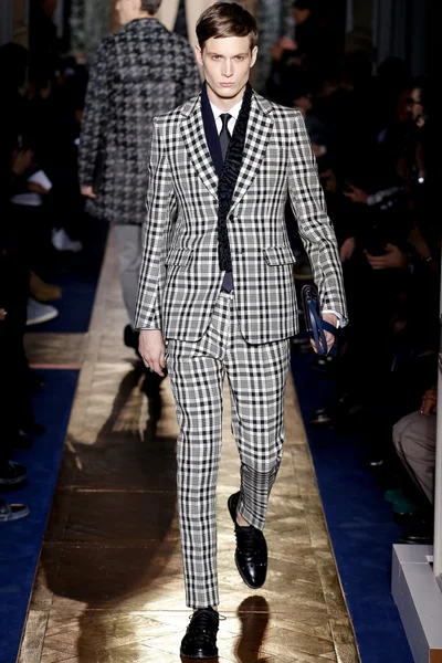 Look 11